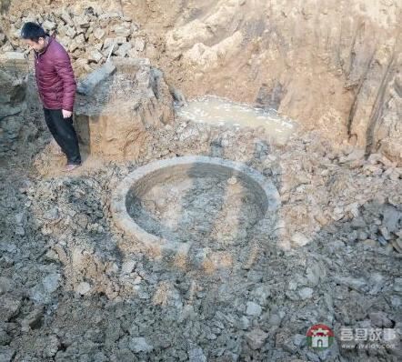 莒县西杨家庄村前发现古墓，挖掘后尸骨未进行处理