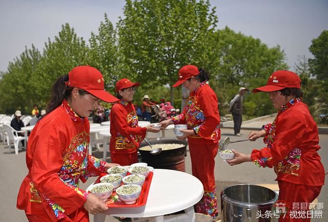 山村煎饼节演绎舌尖上的乡村美食 免费品尝还管饱