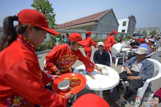 山村煎饼节演绎舌尖上的乡村美食 免费品尝还管饱